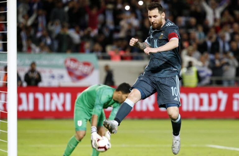 MMANUEL DUNAND/AFP via Getty Images