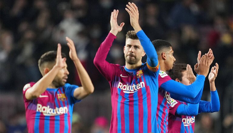Piqué und Akhomach zurück: Der Kader von Barça gegen Sevilla