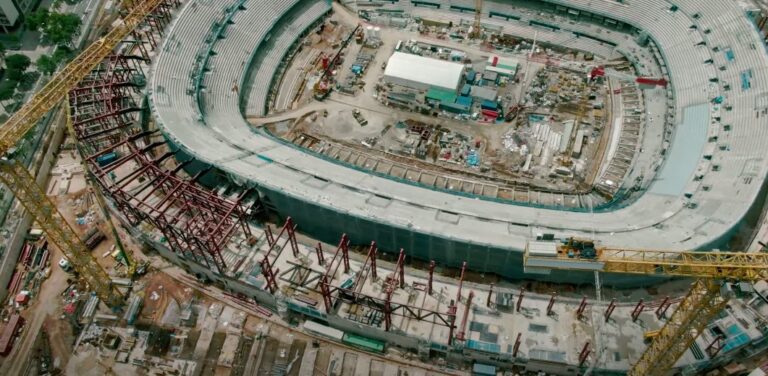 Drohne über Camp Nou: Außenstruktur zu neuem Oberrang wächst