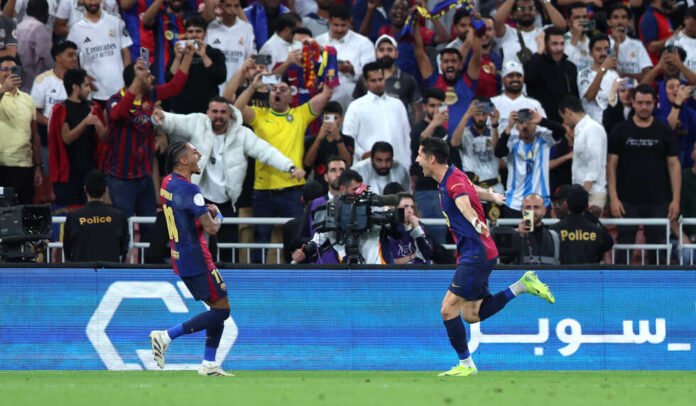 Real Madrid v FC Barcelona: Spanish Super Cup Raphinha und Robert Lewandowski trugen als Torschützen maßgeblich zu Barças 5:2-Sieg im Supercopa-Finale gegen Real Madrid bei. (Foto: Yasser Baksh / Getty Images)